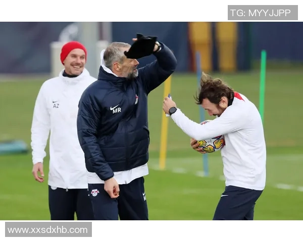 足球明星赌博视频曝光引发舆论热议球迷们对偶像的信任受到考验