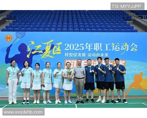 重庆羽毛球队奋勇拼搏全国锦标赛背后的奋斗故事与辉煌成就